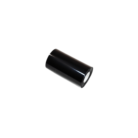 Eine schwarze Rolle Karbonband für Thermotransferdrucker mit weißem Innenkern, in schräger Ansicht auf transparentem Hintergrund freigestellt.